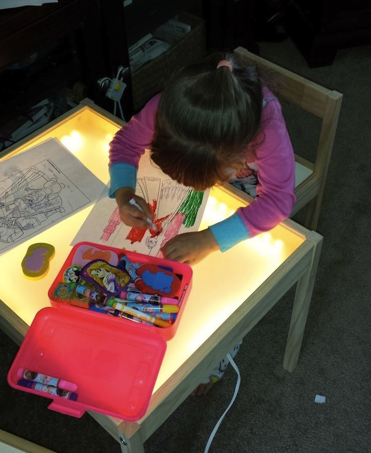child-glass-table-top-light
